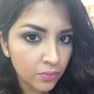 Meet your Posher, Yaneth